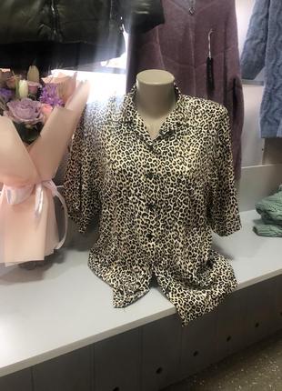. жіноча блуза в тигристий принт, італійський бренд