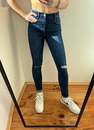Синие джинсы zara