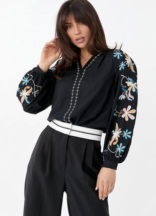 Женская блузка с вышивкой с длинными рукавами