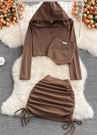 Костюм женский коричневый однотонный топ кофта с капишоном на пуговицах юбка короткая на связках на высокой посадке качественный стильный1 фото