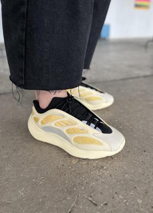 Кроссовки женские adidas yeezy 700 v3 safflower