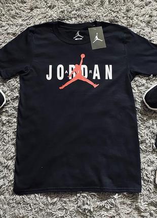 Чорна футболка jordan