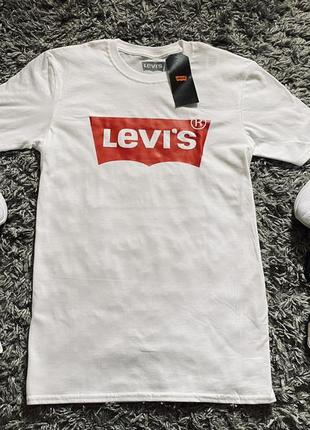 Біла футболка levi’s