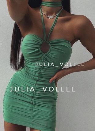 Зеленое платье со сборкой1 фото