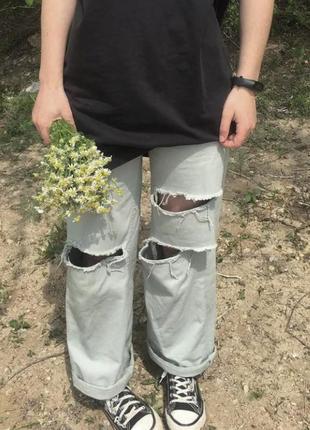 Джинсы с порезами