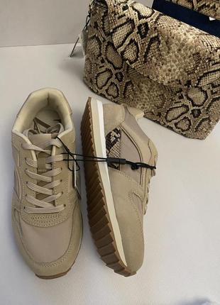 Кроссовки zara