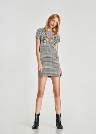 Брендовое платье клетка с цветами вышивка от zara