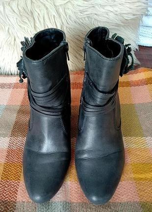 Полусапожки.