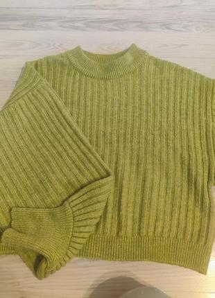 Короткий светр  з  рукавами-регланами зелений