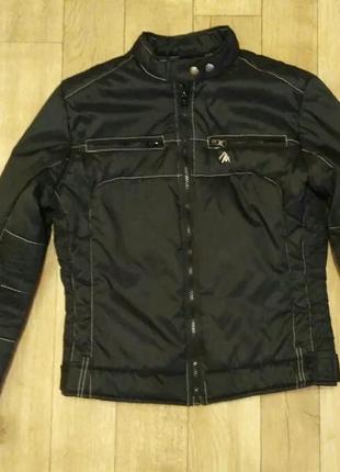 Стильна курточка.