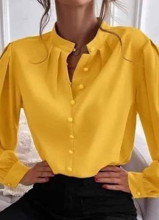 Горчичная блуза с пуговицами