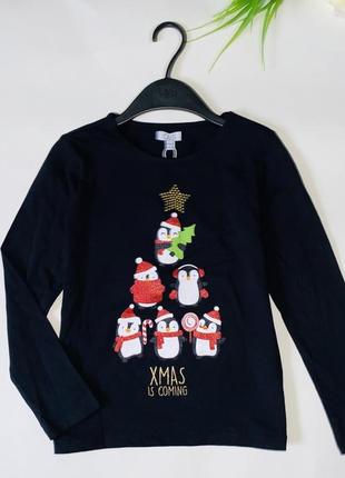 Кофта для девочки в черном цвете с пингвинчиками, декорирована камушками. 100% коттон/размер: 128