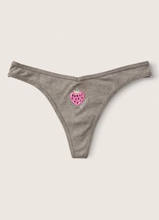 Трусики серые хлопковые рубчик стринги клубника оригинал victoria’s secret pink