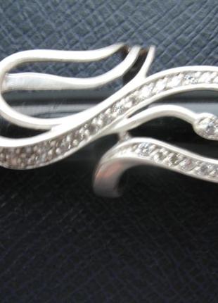 Кольцо женское серебряное с цирконами.2 фото