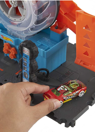 Трек хот вилс трюки на шиномонтаже hot wheels city super twist tire shop playset....2 фото