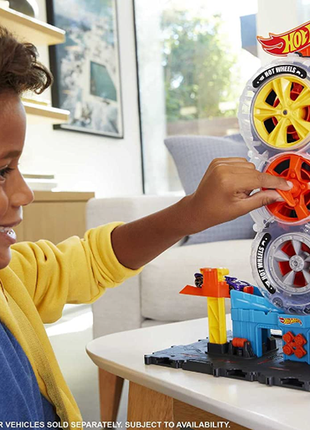 Трек хот вилс трюки на шиномонтаже hot wheels city super twist tire shop playset....6 фото