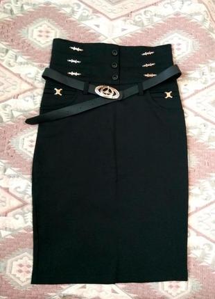 Черная классическая юбка с завышенной талией