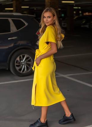 Сукня жовта  однотонна міді з капішоном оверсайз з кишенями  з розрізами знизу з поясом якісна стильна4 фото