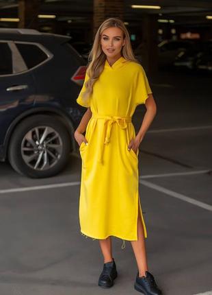 Сукня жовта  однотонна міді з капішоном оверсайз з кишенями  з розрізами знизу з поясом якісна стильна3 фото
