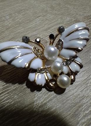 Брошь бабочка эмаль с цирконами жемчуг майорка