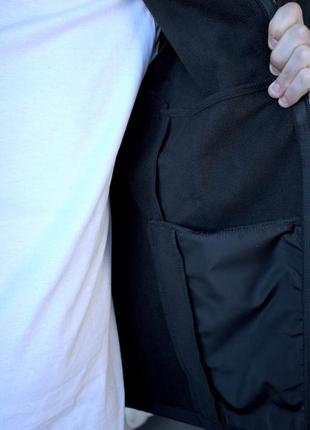 Чорна куртка soft shell на флісі4 фото