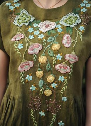Стильна льняна сукня з ручною вишивкою «квітковий хоровод»4 фото