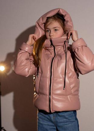 Подростковая демисезонная куртка для девочки из эко-кожи с капюшоном5 фото