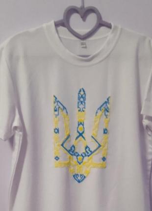 Мужская футболка с вышивкой "украинский герб".
