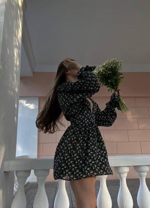 Ідеальна романтична чорна міні сукня в квітковий принт(довгий рукав)