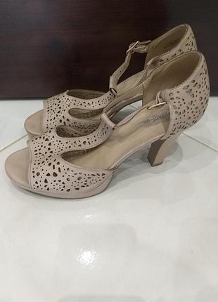 Бежеві босоніжки на платформі graceland