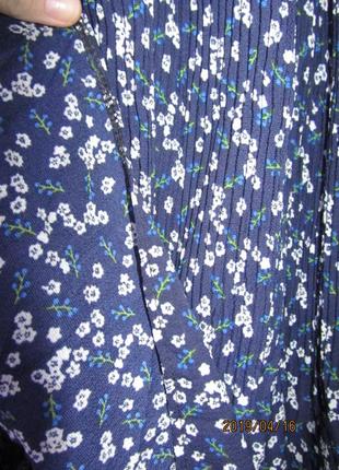 Гофрированная юбка темносинего цвета в мелких белых цветах,6 фото