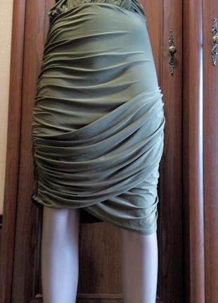 Вечернее стрейчевое облегающее короткое платье присборенное масло хаки missguided5 фото