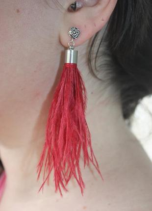 Шикарные серьги серёжки красные вишнёвые с перьями страуса со страусиными перьями3 фото