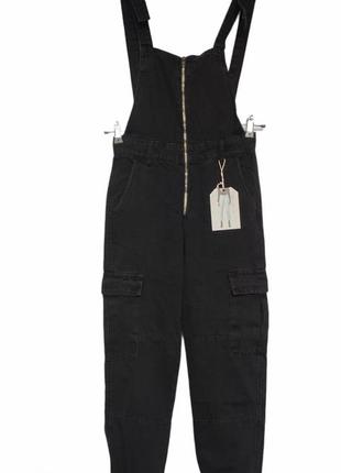 Жіночий чорний джинсовий комбінезон s(40-42) з накладними кишенями і манжетом на гумці1 фото