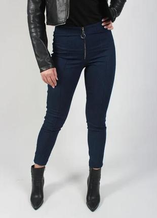 Лосины- леггинсы джинсовые укороченые по косточку с молнией спереди зауженные синего цвета1 фото