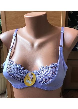 Сиреневый кружевной бюстгальтер, бра, лифчик