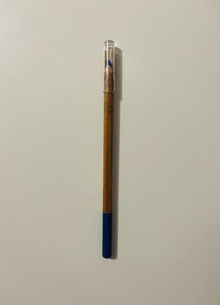 Синий карандаш для макияжа