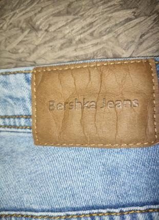 Стильные джинсы bershka на пышные формы.4 фото