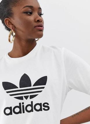 Белая oversize футболка adidas originals с логотипом