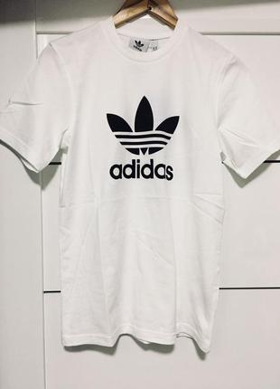 Белая футболка adidas originals с логотипом2 фото