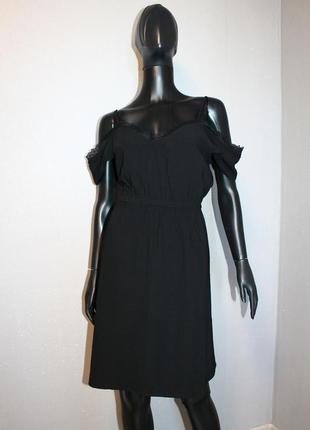 Платье с кружевом