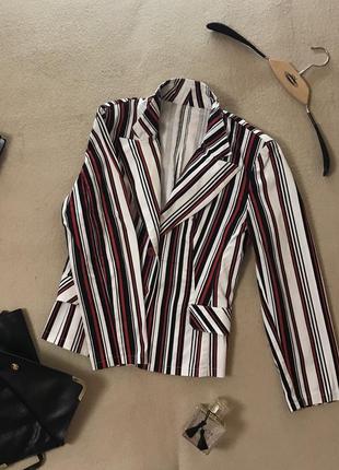 Пиджак в полоску из плотной ткани под джинс !