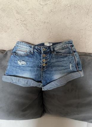 Джинсовые короткие шорты. denim