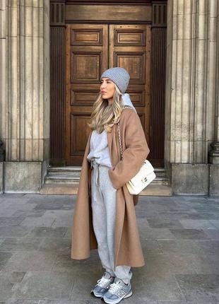 Женское кашемировое пальто-с боковыми карманами и поясом.
модель# 15037 фото