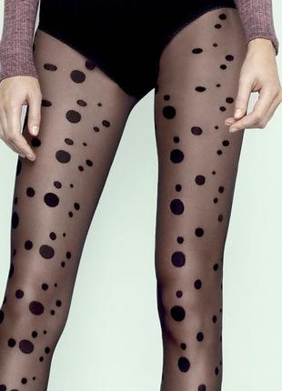 Необычные фантазийные колготки плотностью 20 ден в горошек разных размеров