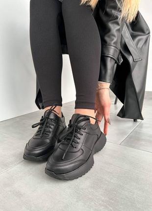 Стильные женские черные кроссовки