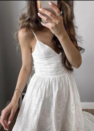 Платье мини с прорезанной вышивкой zara платье вышито в корсетном стиле3 фото