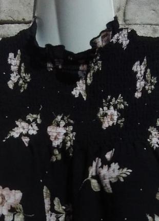 Красивая, стильная блуза черного цвета в цветочный принт4 фото