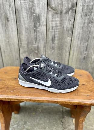 Мягкі та зручні спортивні кросівки nike