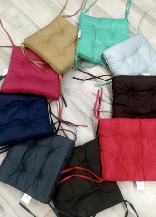 Подушки на стулья.